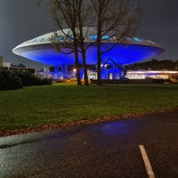 Foto diambil di Evoluon Eindhoven oleh Geert V. pada 11/15/2022