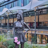 Photo taken at Amy Winehouse Statue by Geert V. on 9/10/2022
