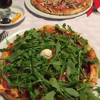 Снимок сделан в Sempre Pizza e Vino пользователем Kate M. 11/20/2015