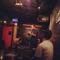 Foto tomada en Freddy&amp;#39;s Bar  por Stan K. el 9/27/2012
