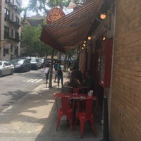 Foto tomada en Cornelia Street Cafe  por Stan K. el 6/6/2018