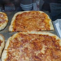4/1/2016 tarihinde Kristof F.ziyaretçi tarafından Vespa Rossa Original Pizza And Pasta'de çekilen fotoğraf
