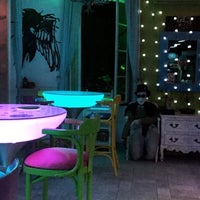 Das Foto wurde bei Art Cafe von Sarah M. am 6/16/2017 aufgenommen