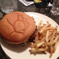 1/10/2014にTony R.がJaws Jumbo Burgersで撮った写真