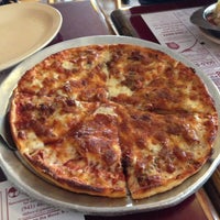 5/28/2013 tarihinde Lisa T.ziyaretçi tarafından Demetrio&amp;#39;s Restaurant &amp;amp; Pizza'de çekilen fotoğraf