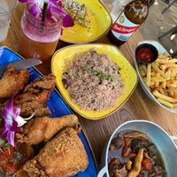 รูปภาพถ่ายที่ Dukunoo Jamaican Kitchen โดย Victoria เมื่อ 2/13/2021
