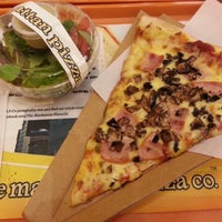11/9/2012にSusan T.がThe Manhattan Pizza Companyで撮った写真