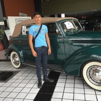 Photo taken at Museo del Automóvil by Lulu E. on 9/24/2016