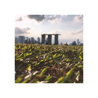 Photo taken at Marina Barrage Green Roof by Peppermint T. on 2/20/2019
