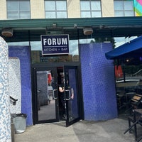 รูปภาพถ่ายที่ Forum Kitchen + Bar โดย Thomas เมื่อ 7/28/2023