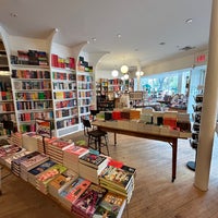 รูปภาพถ่ายที่ Greenlight Bookstore โดย Giovanna F. เมื่อ 6/29/2023