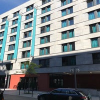 Снимок сделан в Motel One Stuttgart-Mitte пользователем Robert S. 5/20/2017