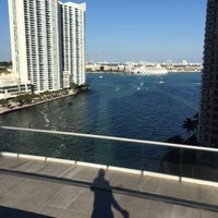Das Foto wurde bei Viceroy Miami Hotel Pool von Sinatra F. am 11/20/2016 aufgenommen