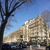 Photo taken at Boulevard du Montparnasse by kypexin on 3/27/2017