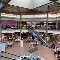 รูปภาพถ่ายที่ Beachwood Place Mall โดย Yücel Y. เมื่อ 8/7/2021