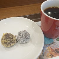 Photo taken at Mister Donut by ゆっくり 士. on 3/31/2019