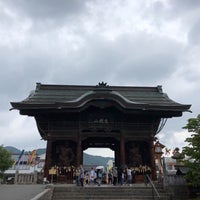 Photo taken at Zenkoji Temple by 瑠璃 五. on 6/22/2019