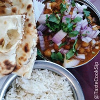 Foto scattata a Moghul Fine Indian Cuisine da Lisa W. il 6/26/2015