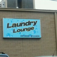 รูปภาพถ่ายที่ The Laundry Lounge โดย A. M. B. เมื่อ 12/28/2012