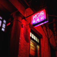 3/26/2017 tarihinde David T.ziyaretçi tarafından The Red Room at KGB Bar'de çekilen fotoğraf