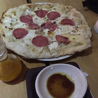 12/4/2015 tarihinde Fabian M.ziyaretçi tarafından Rioni pizzería napolitana'de çekilen fotoğraf