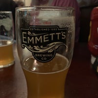 รูปภาพถ่ายที่ Emmett&amp;#39;s Tavern &amp;amp; Brewing Co. โดย Shane เมื่อ 1/13/2019