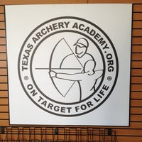 รูปภาพถ่ายที่ Texas Archery Academy โดย Nothing เมื่อ 6/12/2013
