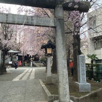 Photo taken at 池尻稲荷神社 by Yoshiteru T. on 4/2/2022