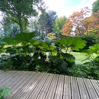 Photo taken at Winterbourne House &amp;amp; Garden by Hesham 🇬🇧🇸🇦 on 7/10/2022