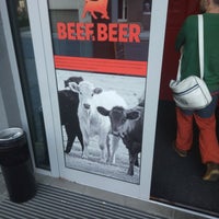 Foto diambil di Beef &amp;amp; Beer oleh František N. pada 9/28/2018