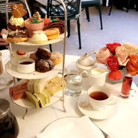 Photo taken at Afternoon Tea At The Chesterfield Mayfair Hotel by .Abdullah on 12/3/2021