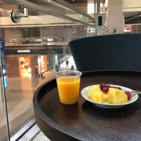 Photo taken at Korean Air First Class Lounge by R- Alessa on 8/5/2022