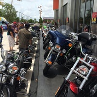6/15/2014 tarihinde Rodrigo T.ziyaretçi tarafından Peterson&amp;#39;s Harley-Davidson of Miami'de çekilen fotoğraf