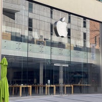 Photo taken at Apple Rosenstraße by Carsten L. on 4/9/2023