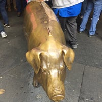 Photo taken at Rachel the Pig at Pike Place Market by Aki on 4/28/2019