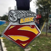 Photo taken at Carrera Superman 2017 by Anna V. on 6/25/2017