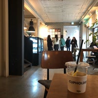 2/11/2018 tarihinde Hyuk S.ziyaretçi tarafından Cafe Tolix'de çekilen fotoğraf