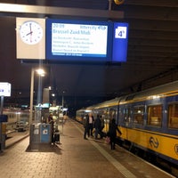 Photo taken at Intercity Direct Amsterdam Centraal - Brussel-Zuid/Midi by Jurriën on 10/26/2017