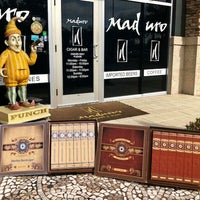 6/15/2021 tarihinde Maduro Cigar &amp;amp; Barziyaretçi tarafından Maduro Cigar &amp;amp; Bar'de çekilen fotoğraf