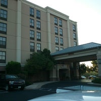 Das Foto wurde bei Hampton Inn by Hilton von Peter G. am 10/3/2012 aufgenommen