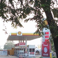 Photo taken at Shell by Meidi P. on 4/23/2013