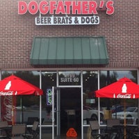Photo prise au Dogfather&amp;#39;s Hot Dogs &amp;amp; Bratwurst par Steve le9/15/2012