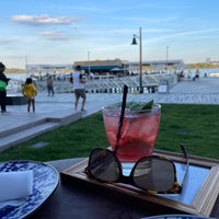 10/8/2022 tarihinde Nick C.ziyaretçi tarafından BARCA Pier &amp;amp; Wine Bar'de çekilen fotoğraf
