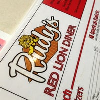 รูปภาพถ่ายที่ Rudy&amp;#39;s Red Lion Diner โดย Andrea เมื่อ 2/19/2013