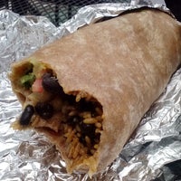 Das Foto wurde bei Pedro and Vinny&amp;#39;s Fresh Burritos von nicole am 5/11/2013 aufgenommen