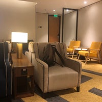 Photo taken at Plaza Premium Lounge Pública by Nayla on 7/2/2018