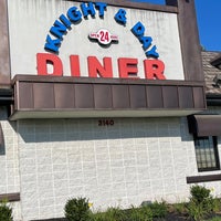 Foto diambil di Knight and Day Diner oleh Amy K. pada 9/7/2021