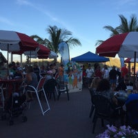 รูปภาพถ่ายที่ Coconuts Beachfront Resort โดย Victor 🌴 M. เมื่อ 8/24/2016