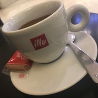 Photo taken at Espressamente illy Café by MOHAMMAD K. on 8/15/2018