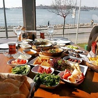 รูปภาพถ่ายที่ Yeşilçam Cafe &amp;amp; Bistro โดย Yeşilçam Cafe B. เมื่อ 1/31/2017